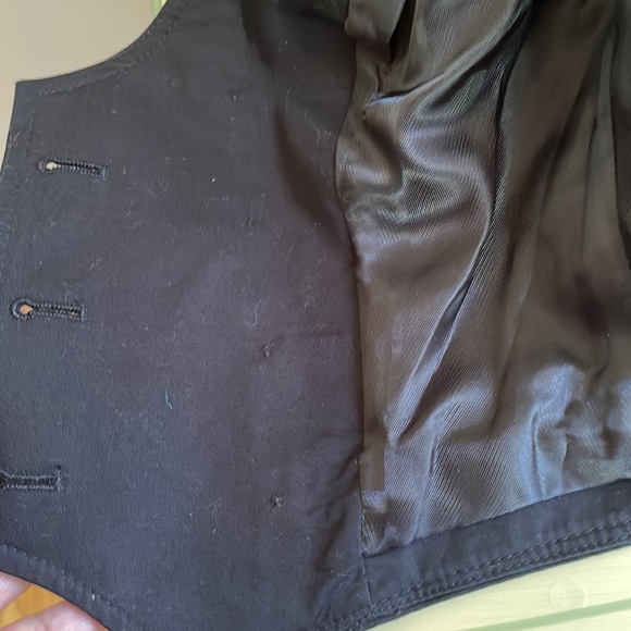 The limited black vest - Picture 10 of 10